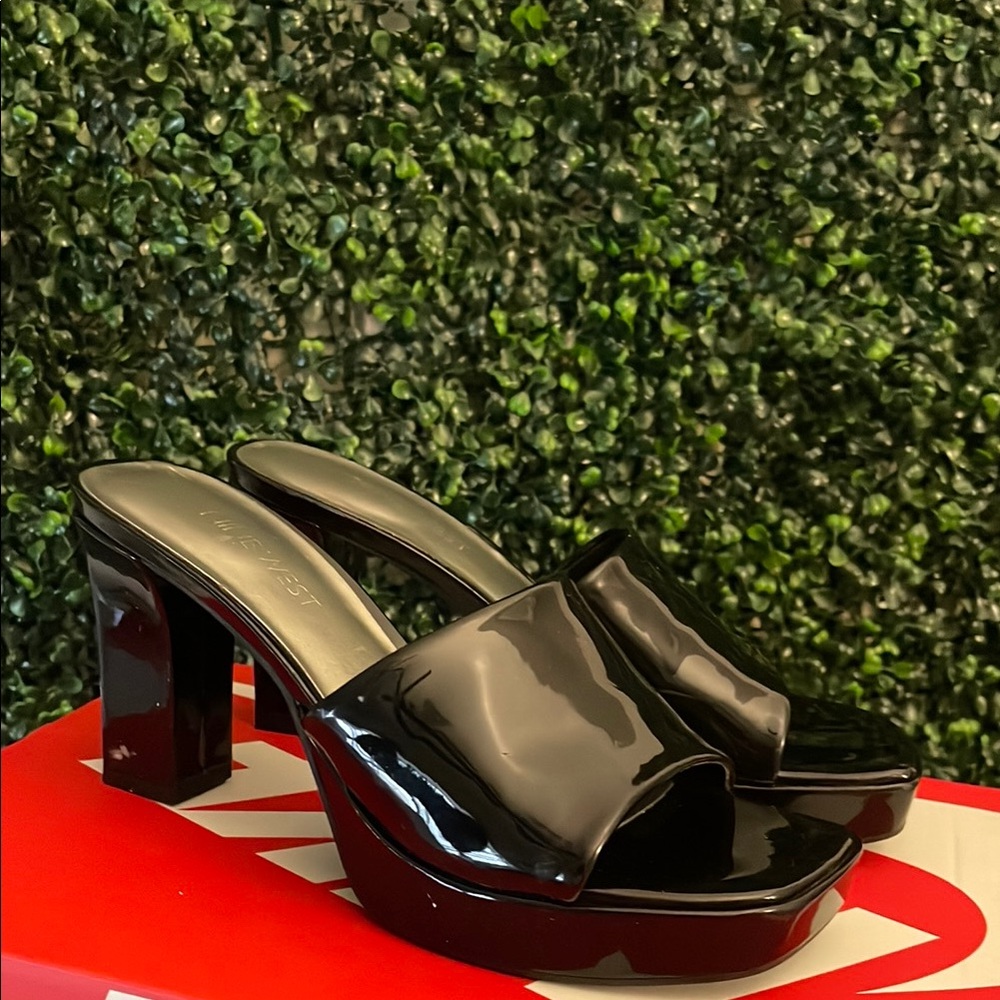 Nine West Black Mules with Glossy Finish